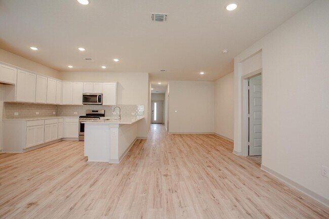 Building Photo - 10712 Deaton Ln