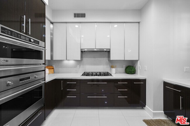 Building Photo - 1318 S Roxbury Dr