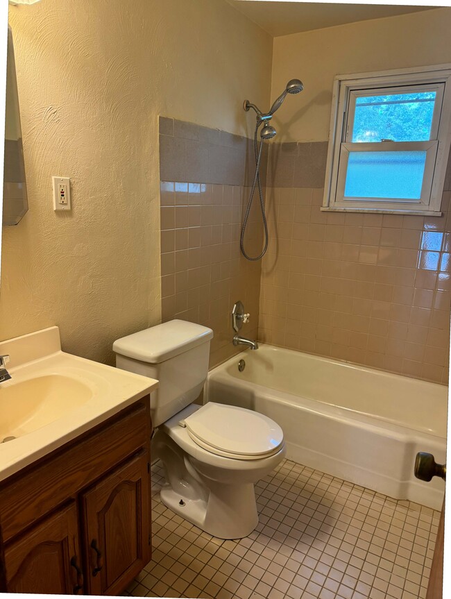 Building Photo - 3143 Grasmere Ave