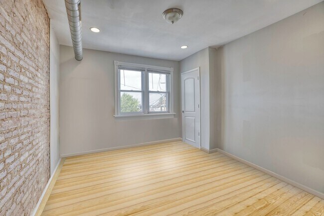Building Photo - 2324 E Baltimore St