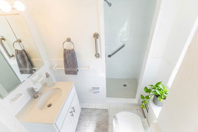 429 C503 Bathroom - 429 Apartments