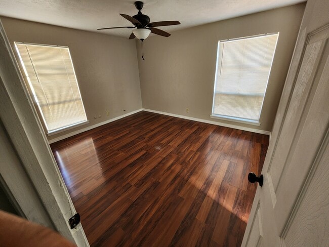 Master - 5109 Bastille Ave