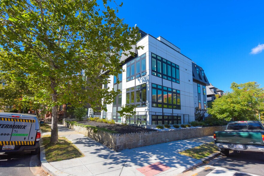 Boutique 5 unit building. - 1001 Monroe St NW