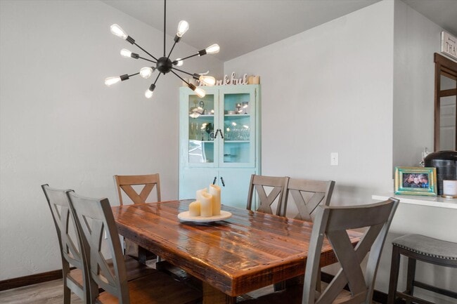 Building Photo - Stunning Townhome with Mountain Views for ...