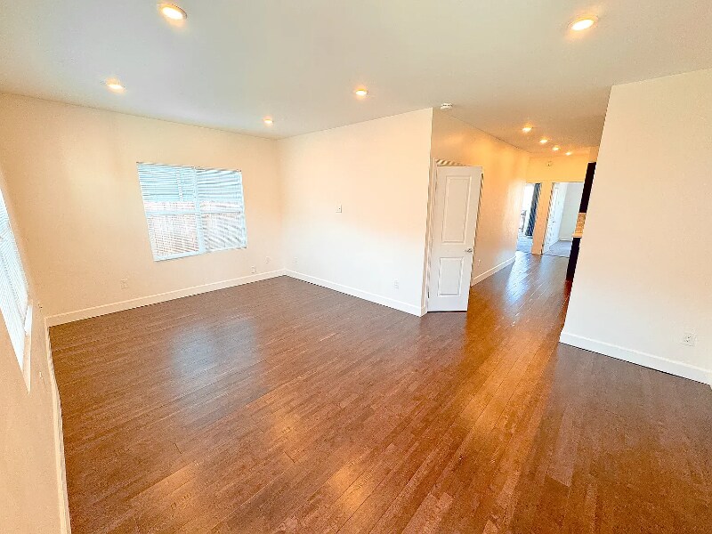 Building Photo - 836 35th St