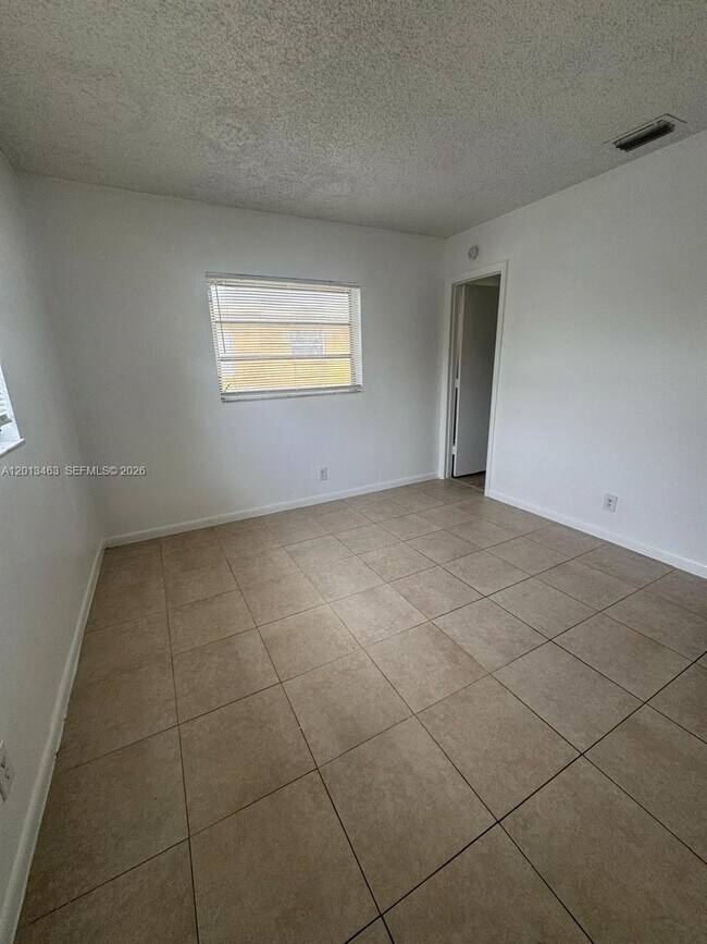 Building Photo - 1480 NW 19th Ct