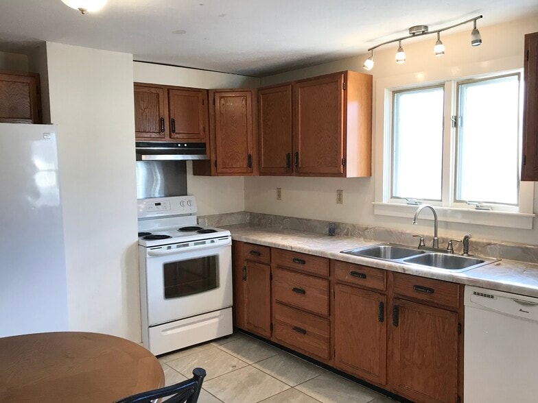 Building Photo - 8 Belmont St