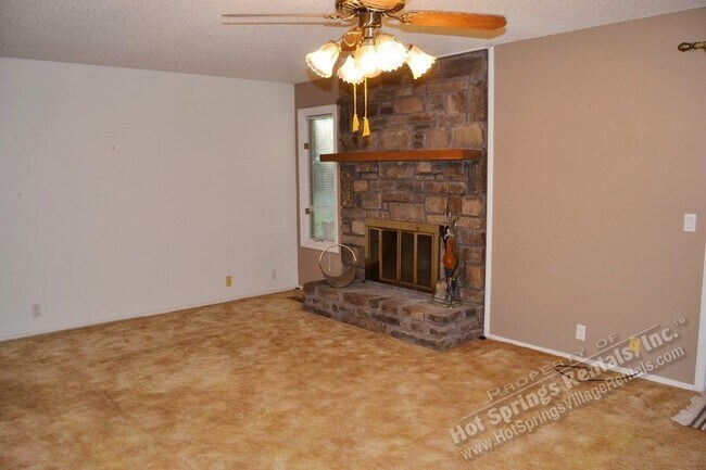 Building Photo - 6 Vilaseca Ln