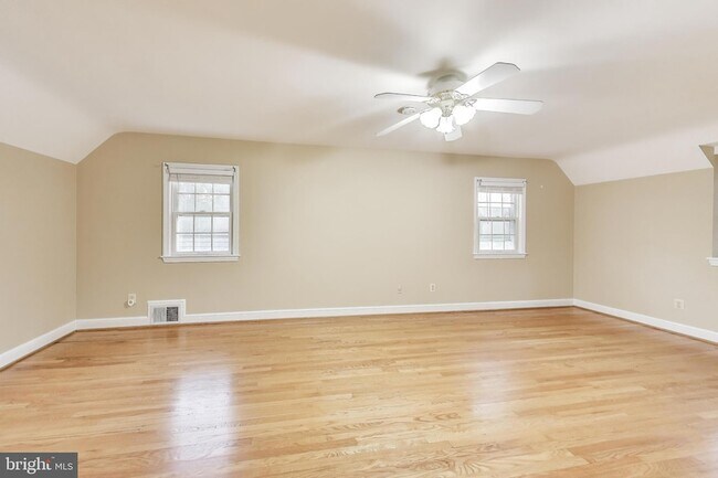 Building Photo - 9326 W Parkhill Dr