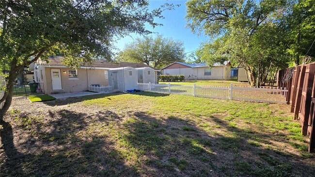 Building Photo - 5347 Satsuma Dr