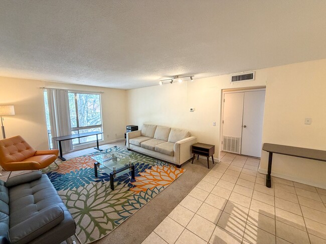 Building Photo - Summit House J-22