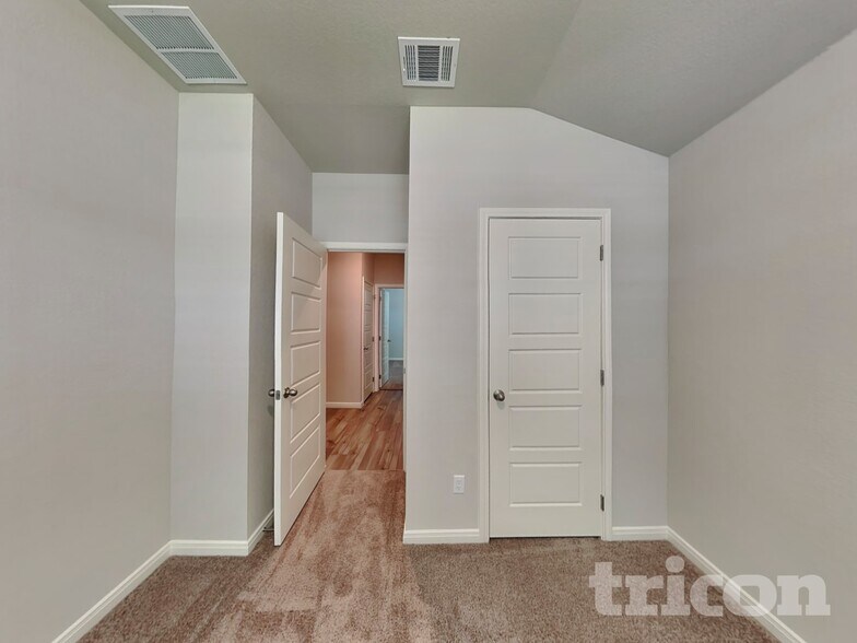 Building Photo - 5504 Shasta Pl