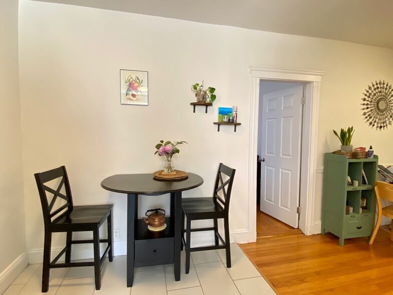 Building Photo - 1860 Commonwealth Ave