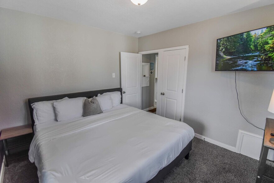 Building Photo - 1621 Trenton St