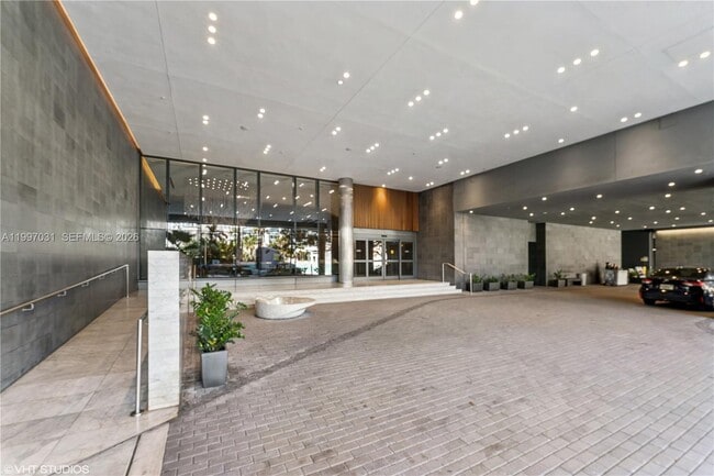 Building Photo - 88 SW 7th St