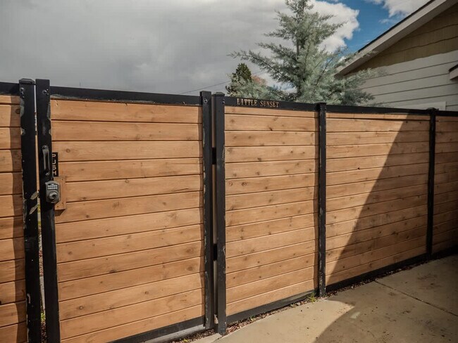 Building Photo - 3413 W Sunset Ave