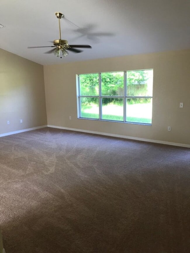 Building Photo - 3,2,2 With Great Room