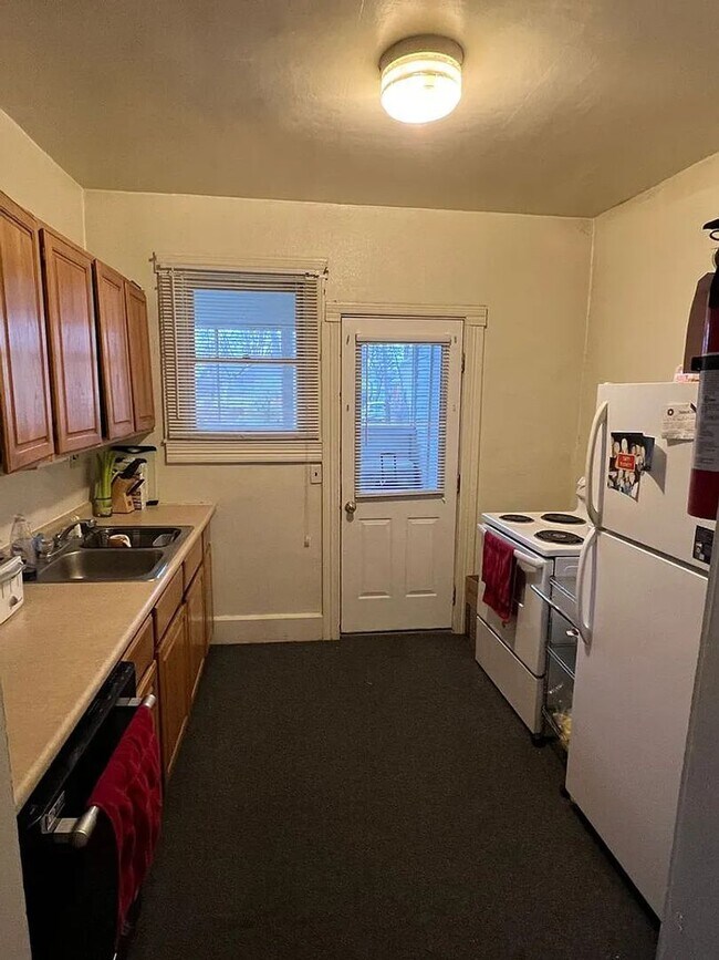 Building Photo - 9 MONTH LEASE - 12th and Lincoln