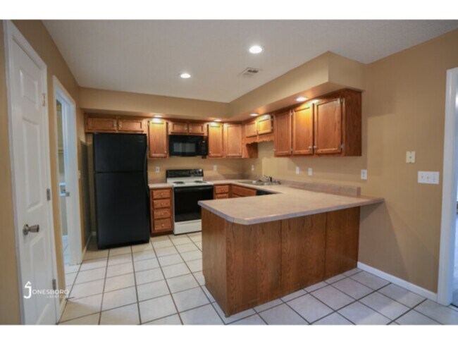 Building Photo - 2109 Bristol Dr