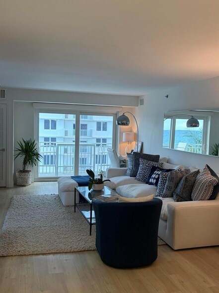 Building Photo - 3221 S Ocean Blvd