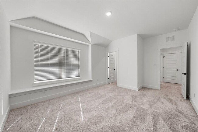 Building Photo - 3405 Charade Dr