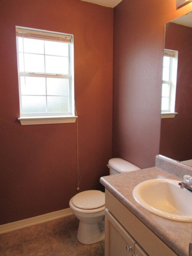 Building Photo - Centrally located with easy access to base...