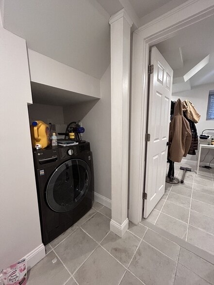 Building Photo - 26 Mystic St