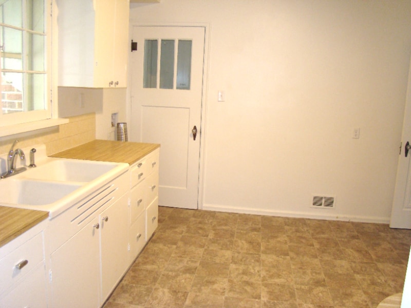 Building Photo - 645 S Whitcomb St