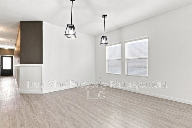 Building Photo - 5432 Cloves Cv