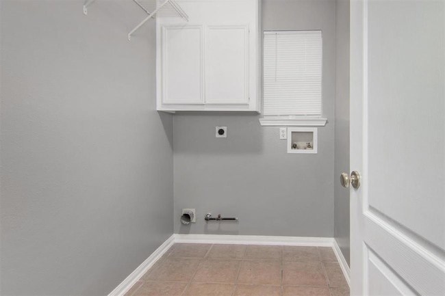 Building Photo - 2117 Enchanted Lake Dr