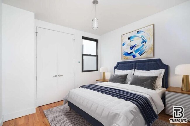 Building Photo - 3 bedroom in ASTORIA NY 11106