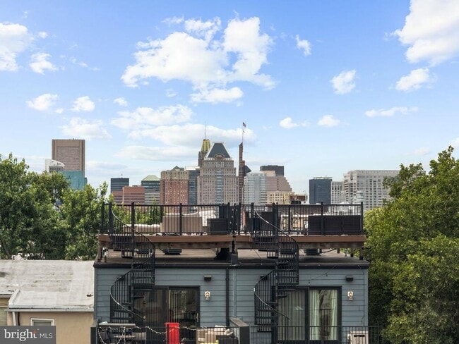 Building Photo - 203 S Madeira St