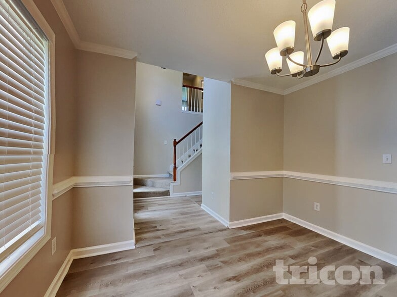 Building Photo - 477 Rosewood Cir