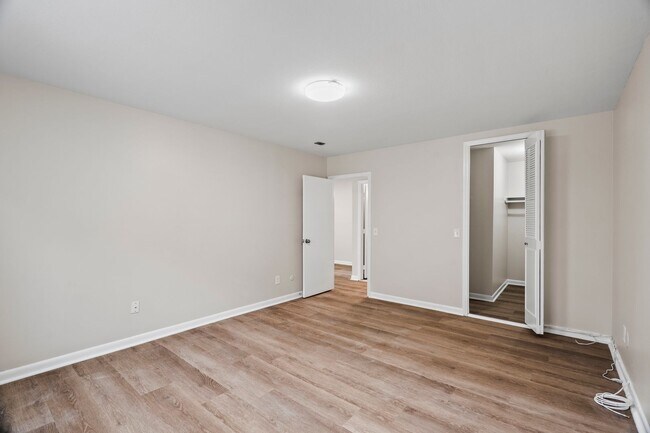 Building Photo - Beautifully Renovated 1 Bed Apartment in Cranston