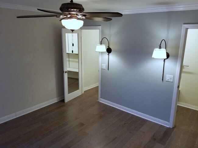 double entry closet - 1515 S Beverly Dr