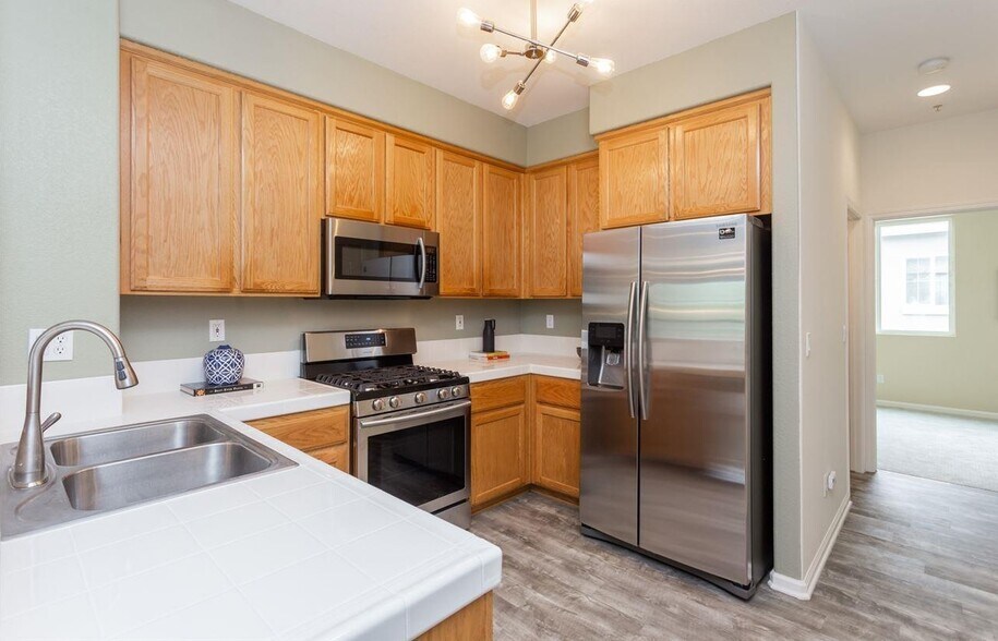 Kitchen - 1411 Nevin Plz