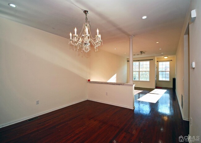 Building Photo - 2319 Berkshire Ln