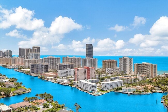 Building Photo - 21200 Point Pl