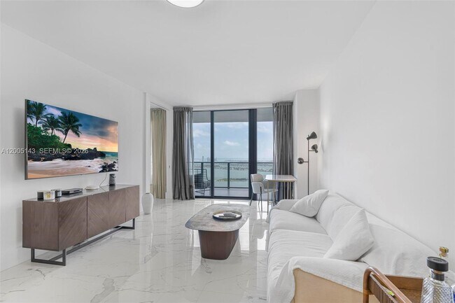 Building Photo - 650 NE 32nd St