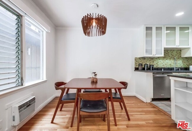 Building Photo - 1275 Havenhurst Dr