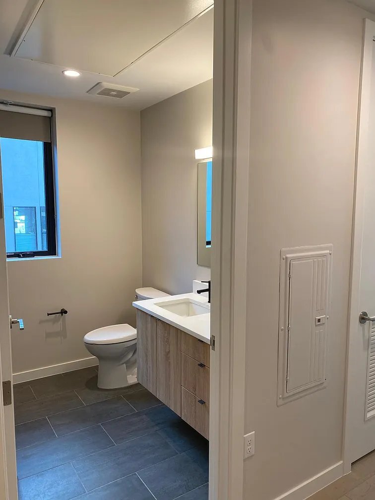 Building Photo - 1908 W 33rd Ave