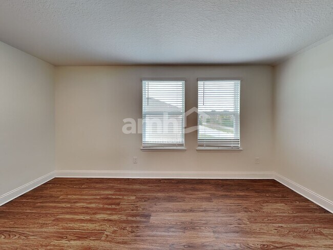 Building Photo - 900 Summer Stone Loop