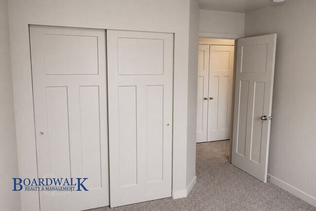 Building Photo - Large Herriman 3 Bed 2 Bath Town Home!