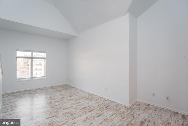 Building Photo - 523 Carson Terrace