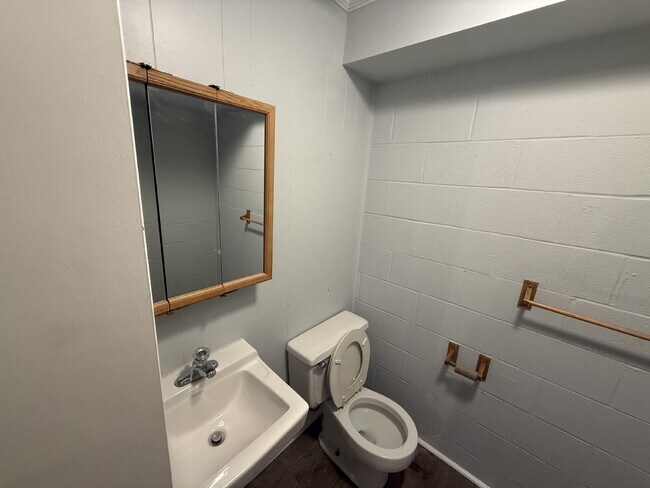 Building Photo - 2bed/2bath with Bonus room and garage! 2600B Dixon Drive, Nashville!