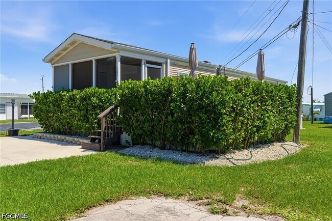 Building Photo - 5558 Palm Beach Blvd