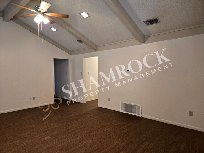Building Photo - 3 Bedroom in Midway ISD!