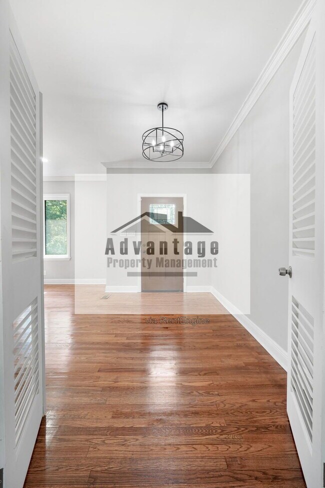 Building Photo - 1099 Pine Valley Rd