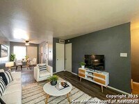 Building Photo - 2802 Lasses Blvd