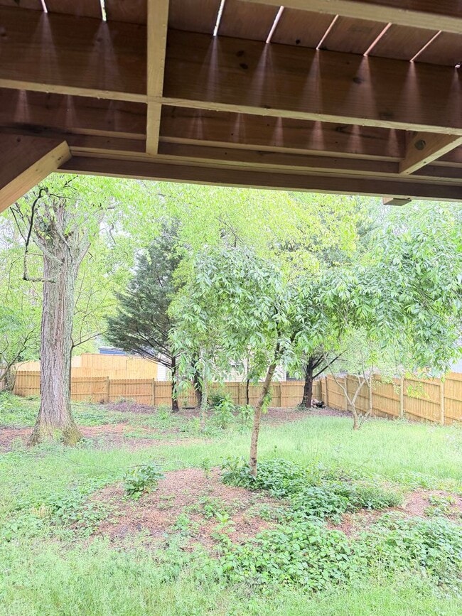 Building Photo - West Asheville Bungalow. 2 bedrooms, 1 bathroom. Great location!
